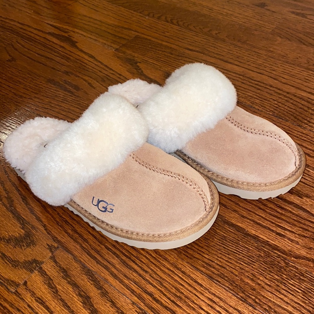 Beige size 2 ugg slippers excellent condition